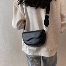 Load image into Gallery viewer, Stylish vintage crossbody bag for casual use