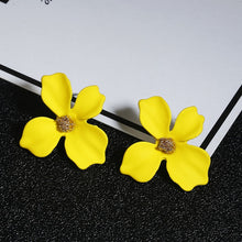 Load image into Gallery viewer, Fresh & Sweet Flower Studs - MELLIROSE
