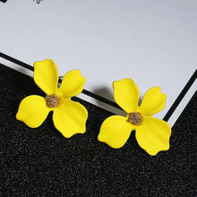 Load image into Gallery viewer, Fresh & Sweet Flower Studs - MELLIROSE